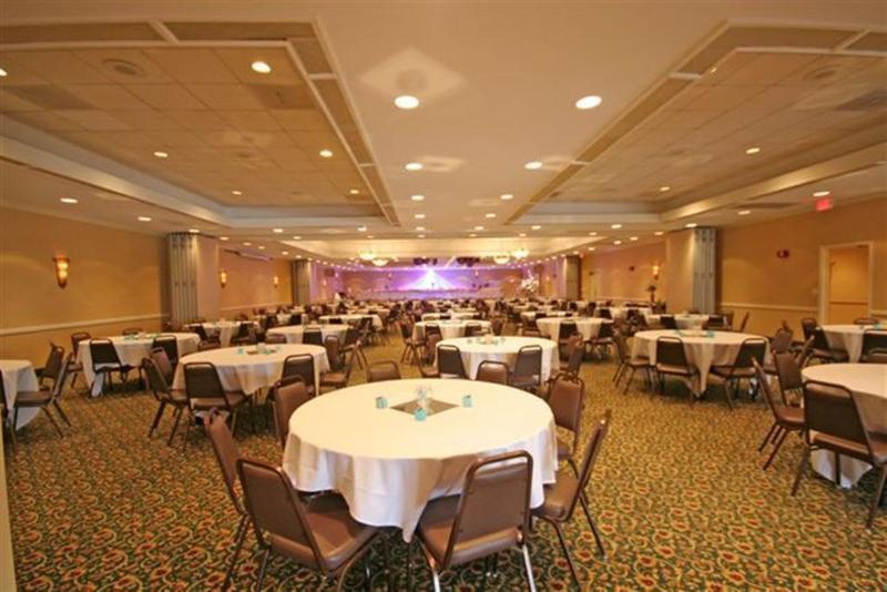 Ramada Burlington Hotel And Conference Center Exteriör bild